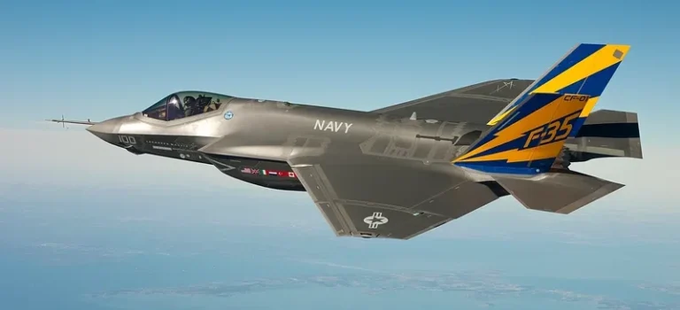 F35 Flying 2